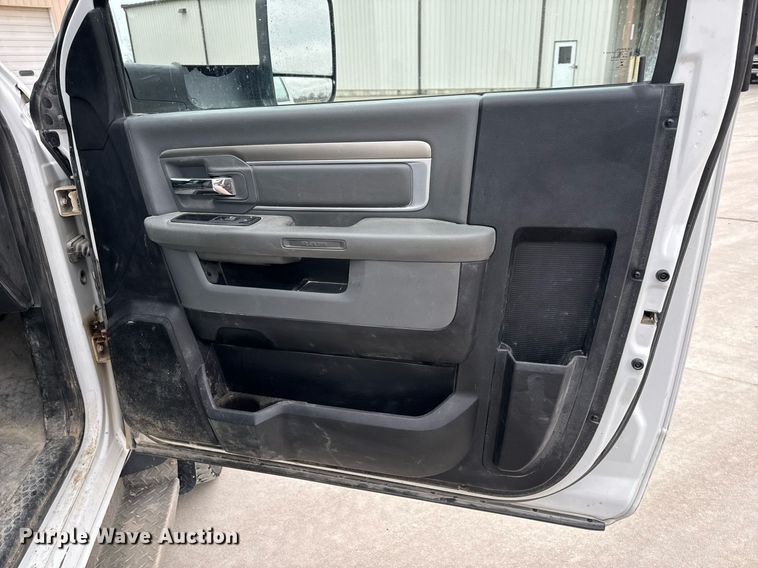 image for item NM9256 2014 Dodge Ram 5500HD bucket truck