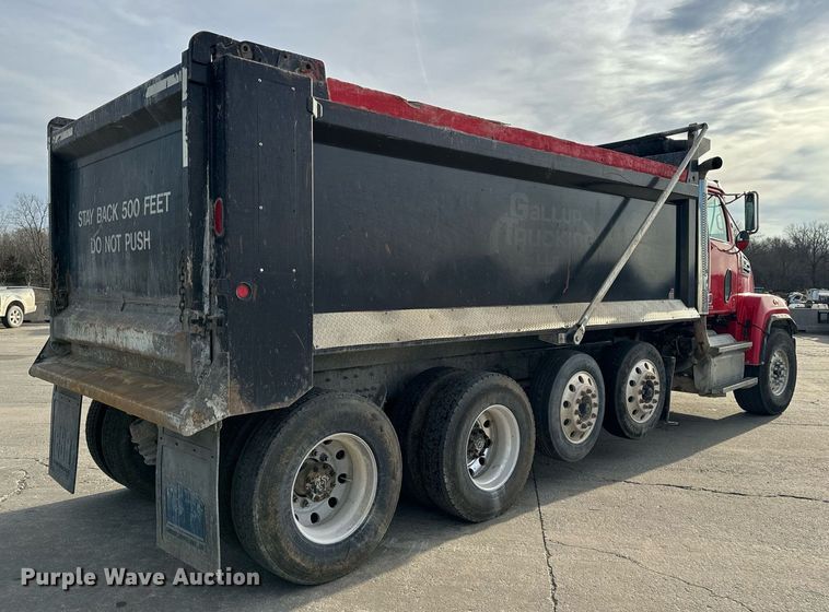 image for item NM9262 2016 Western Star 4700SF dump truck