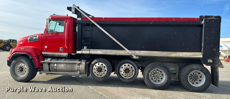 image for item NM9262 2016 Western Star 4700SF dump truck