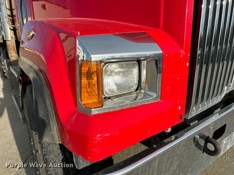 image for item NM9262 2016 Western Star 4700SF dump truck