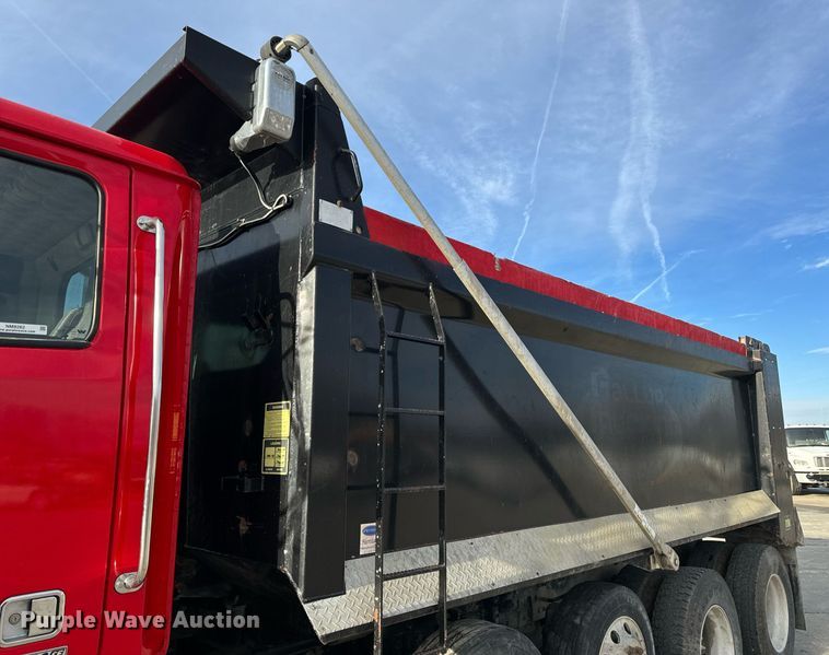 image for item NM9262 2016 Western Star 4700SF dump truck