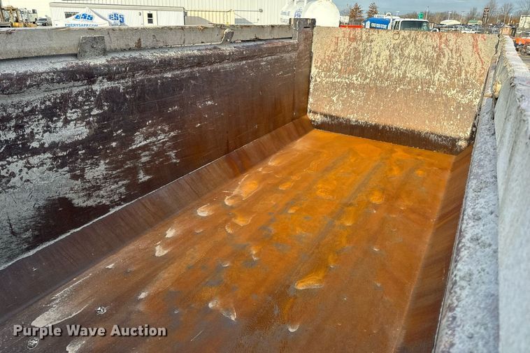 image for item NM9262 2016 Western Star 4700SF dump truck