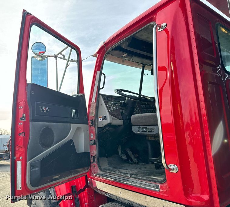 image for item NM9262 2016 Western Star 4700SF dump truck