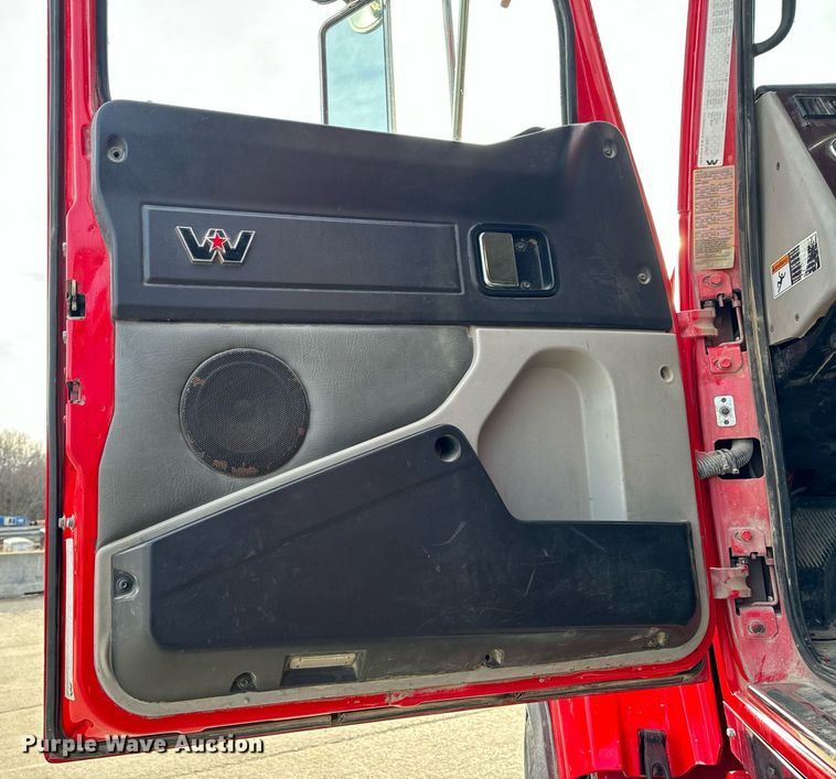 image for item NM9262 2016 Western Star 4700SF dump truck