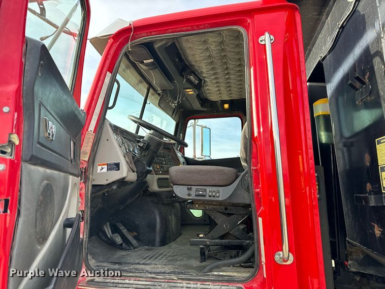 image for item NM9262 2016 Western Star 4700SF dump truck