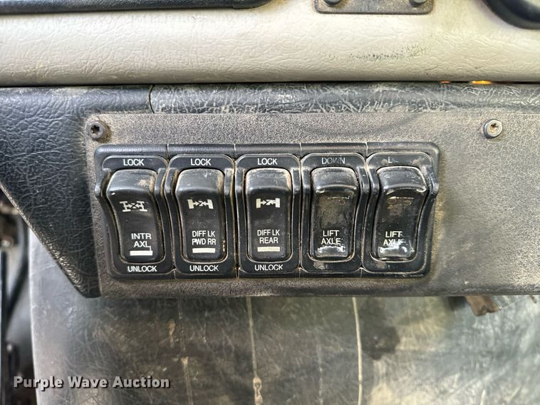 image for item NM9262 2016 Western Star 4700SF dump truck