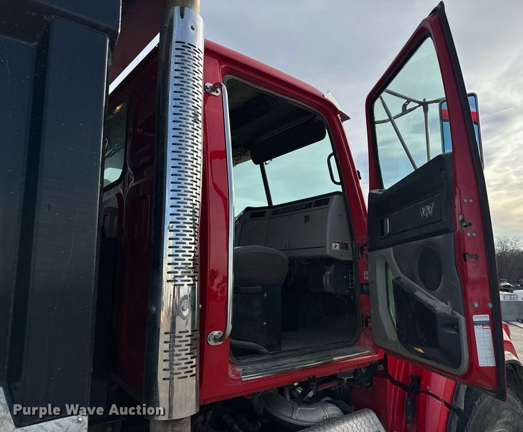 image for item NM9262 2016 Western Star 4700SF dump truck