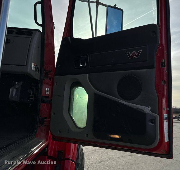 image for item NM9262 2016 Western Star 4700SF dump truck