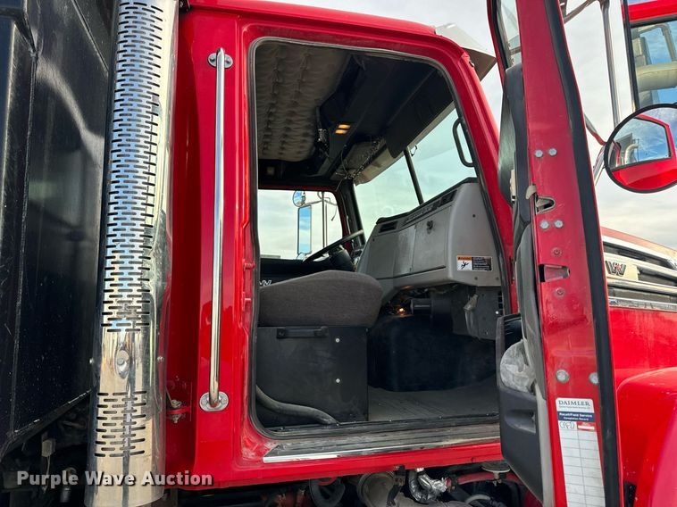 image for item NM9262 2016 Western Star 4700SF dump truck