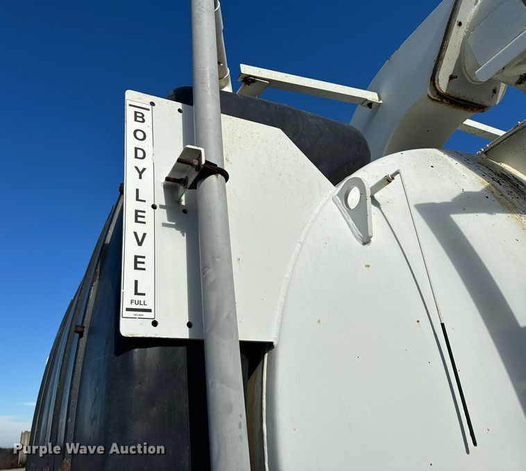 image for item NM9270 2007 Sterling  sewer jetter truck