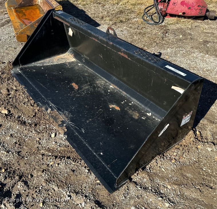 image for item NM9275 Industrias America 72 skid steer bucket