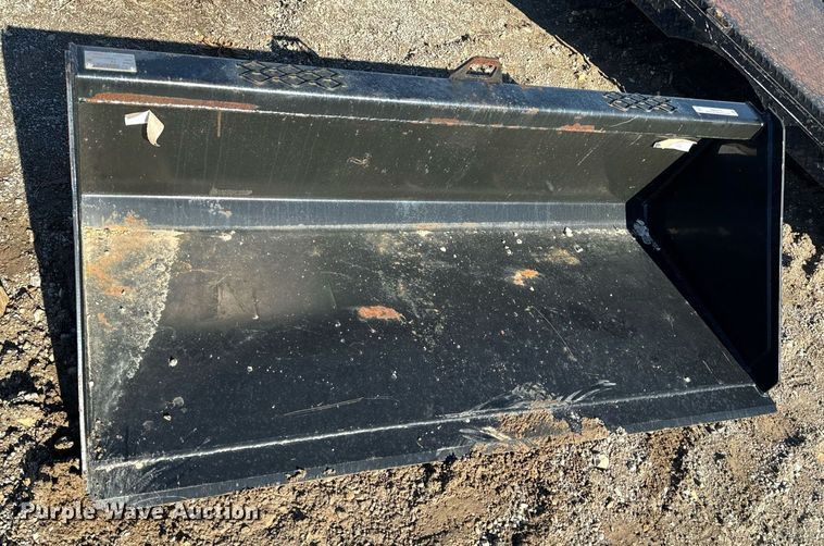 image for item NM9275 Industrias America 72 skid steer bucket