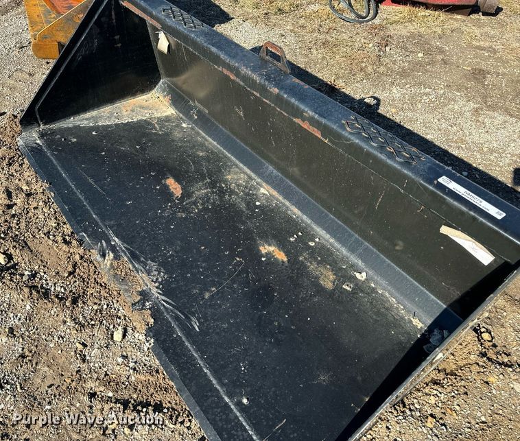 image for item NM9275 Industrias America 72 skid steer bucket