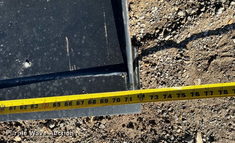 image for item NM9275 Industrias America 72 skid steer bucket