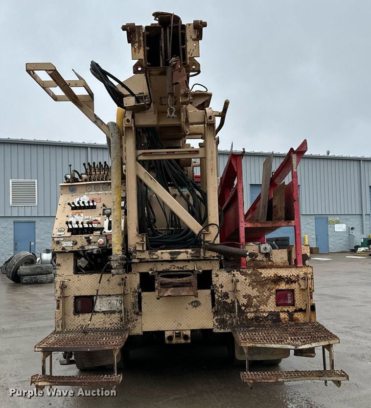 image for item NN9365 2000 Sterling LT8500 drilling rig truck