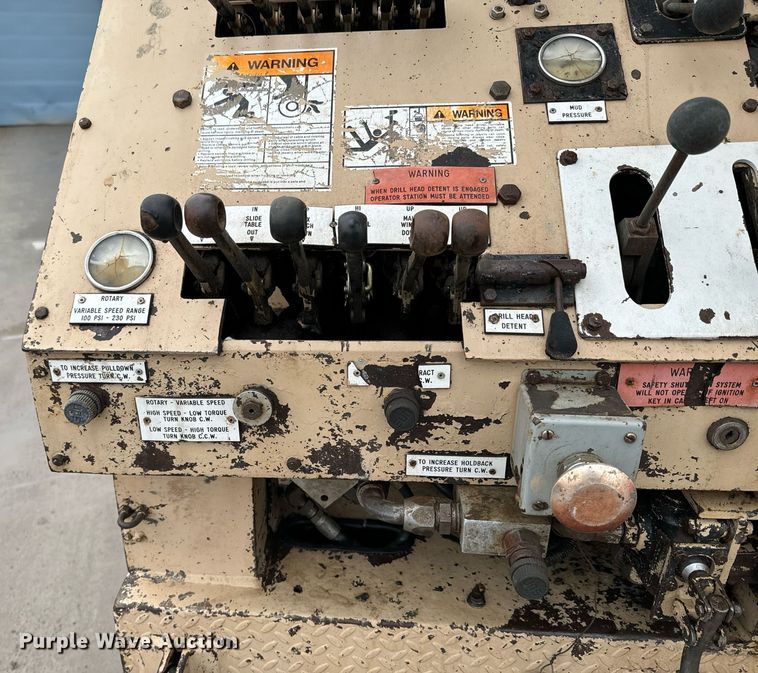 image for item NN9365 2000 Sterling LT8500 drilling rig truck