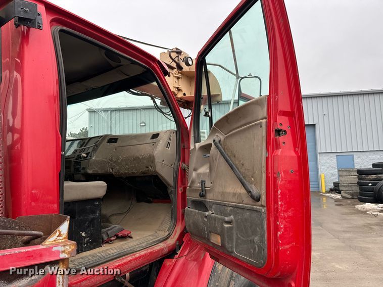 image for item NN9365 2000 Sterling LT8500 drilling rig truck