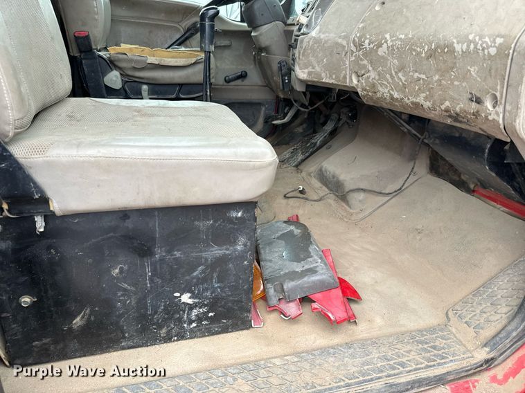 image for item NN9365 2000 Sterling LT8500 drilling rig truck