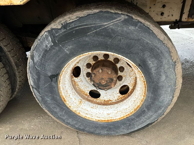 image for item NN9365 2000 Sterling LT8500 drilling rig truck