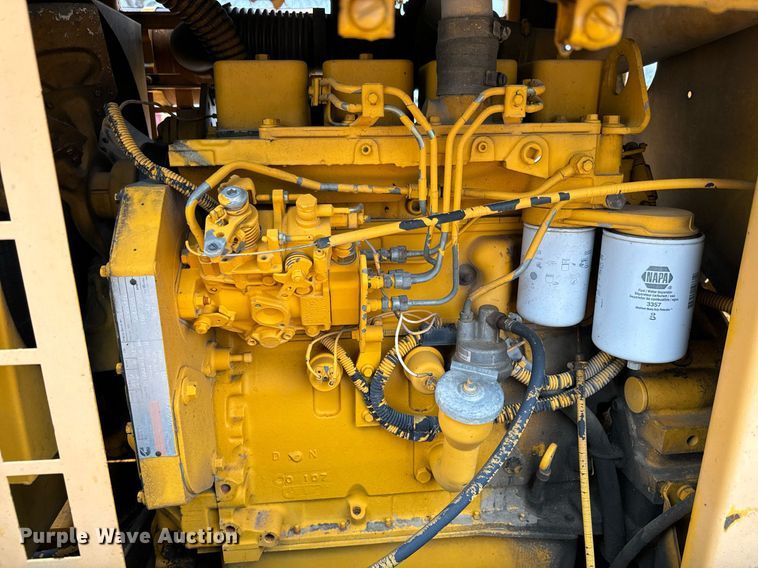 image for item NN9366 1990 Ford F800 drilling rig truck