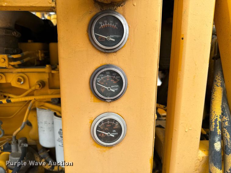 image for item NN9366 1990 Ford F800 drilling rig truck