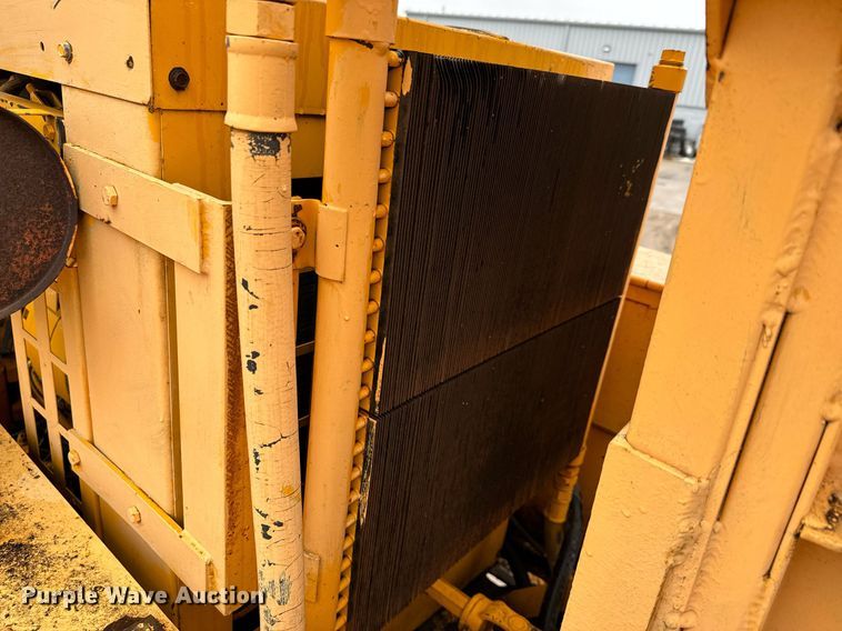 image for item NN9366 1990 Ford F800 drilling rig truck