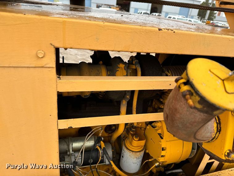 image for item NN9366 1990 Ford F800 drilling rig truck