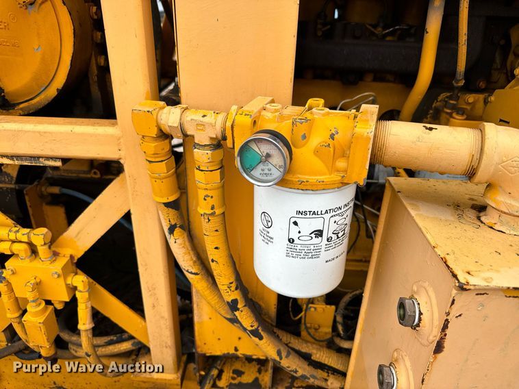 image for item NN9366 1990 Ford F800 drilling rig truck