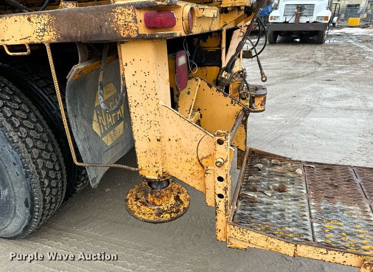 image for item NN9366 1990 Ford F800 drilling rig truck