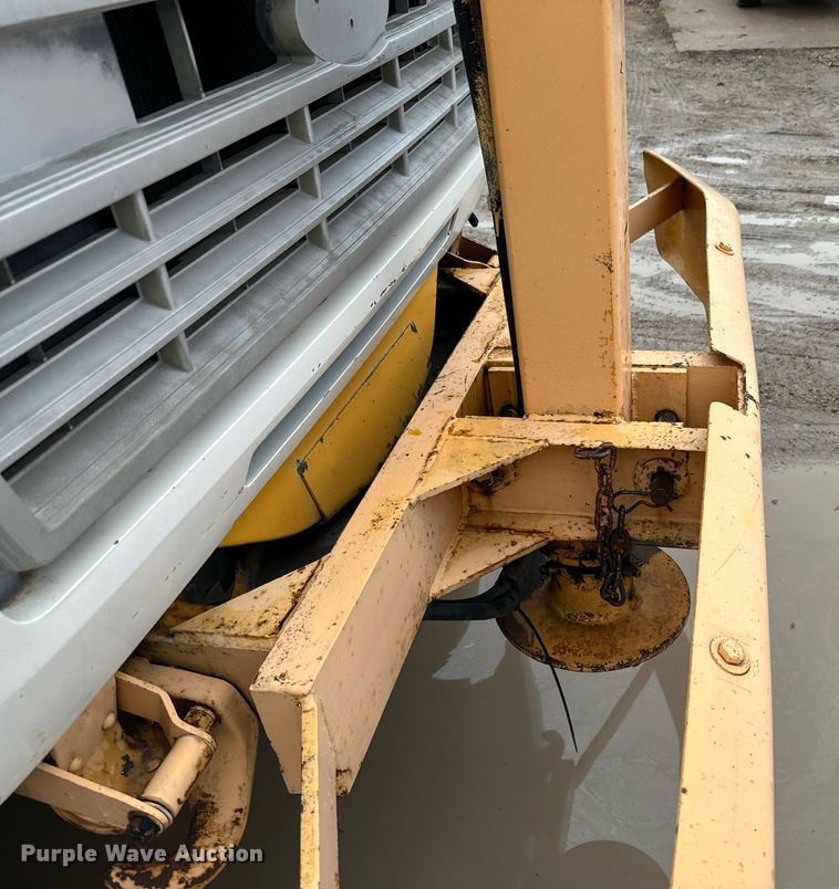 image for item NN9366 1990 Ford F800 drilling rig truck