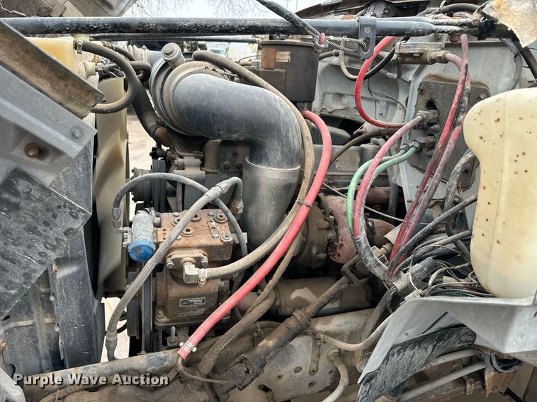 image for item NN9366 1990 Ford F800 drilling rig truck