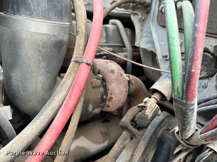 image for item NN9366 1990 Ford F800 drilling rig truck