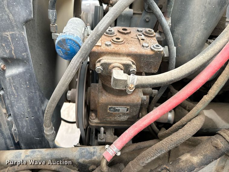 image for item NN9366 1990 Ford F800 drilling rig truck