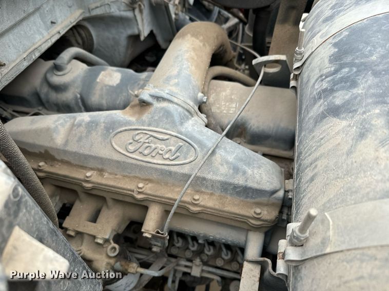 image for item NN9366 1990 Ford F800 drilling rig truck