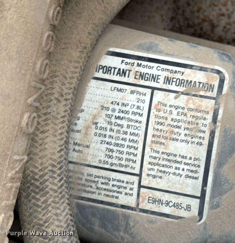 image for item NN9366 1990 Ford F800 drilling rig truck