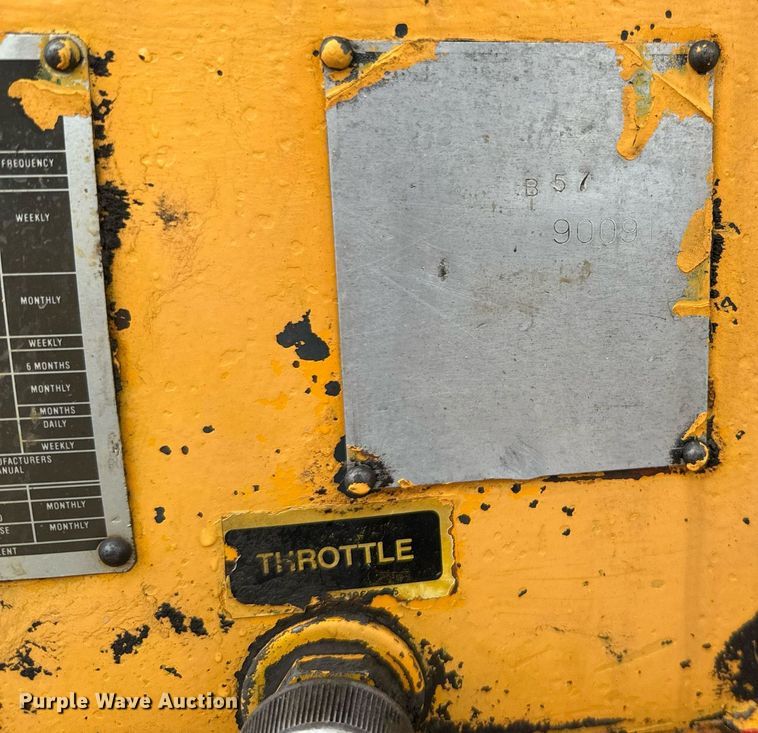 image for item NN9366 1990 Ford F800 drilling rig truck