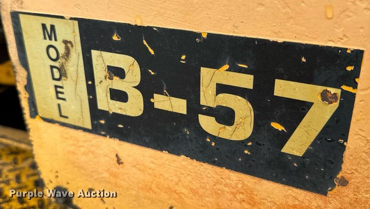 image for item NN9366 1990 Ford F800 drilling rig truck