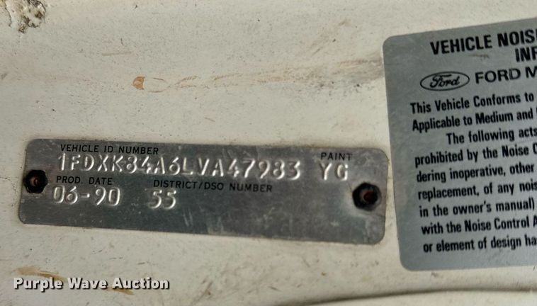 image for item NN9366 1990 Ford F800 drilling rig truck