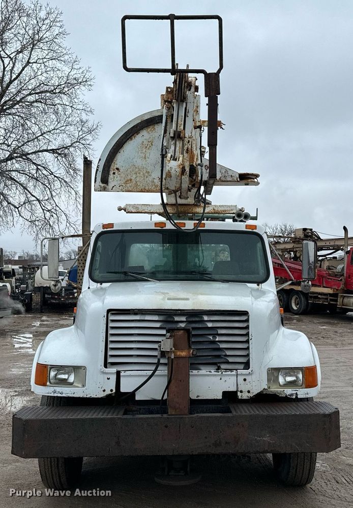 image for item NN9367 1990 International  4900 drilling rig truck