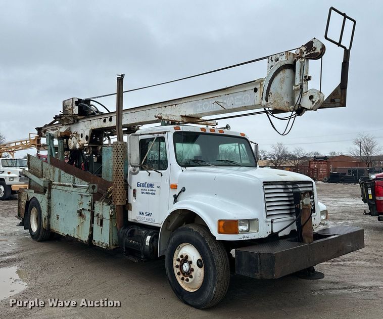 image for item NN9367 1990 International  4900 drilling rig truck