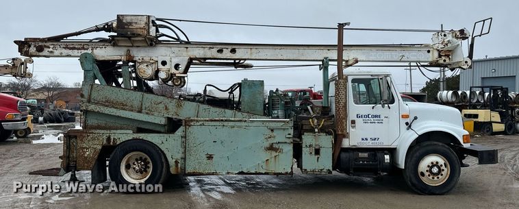 image for item NN9367 1990 International  4900 drilling rig truck