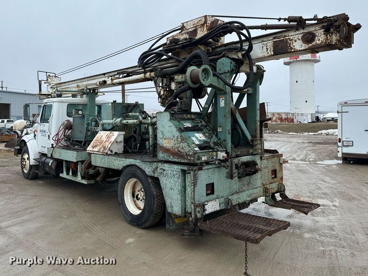 image for item NN9367 1990 International  4900 drilling rig truck
