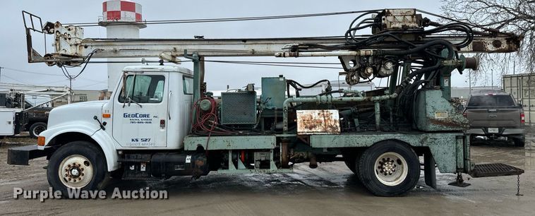 image for item NN9367 1990 International  4900 drilling rig truck