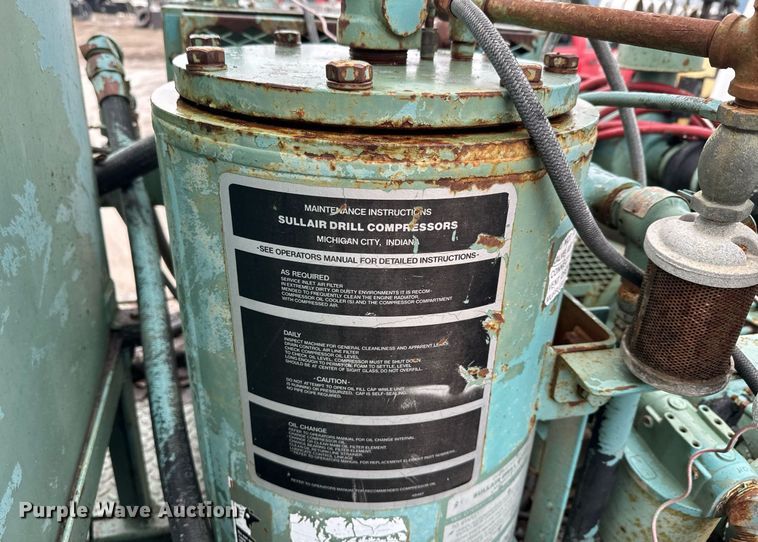 image for item NN9367 1990 International  4900 drilling rig truck