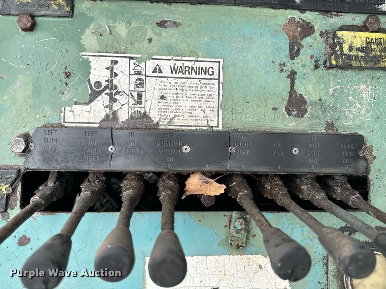 image for item NN9367 1990 International  4900 drilling rig truck