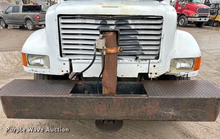 image for item NN9367 1990 International  4900 drilling rig truck