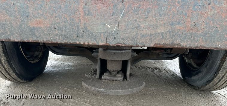 image for item NN9367 1990 International  4900 drilling rig truck