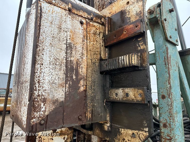 image for item NN9367 1990 International  4900 drilling rig truck