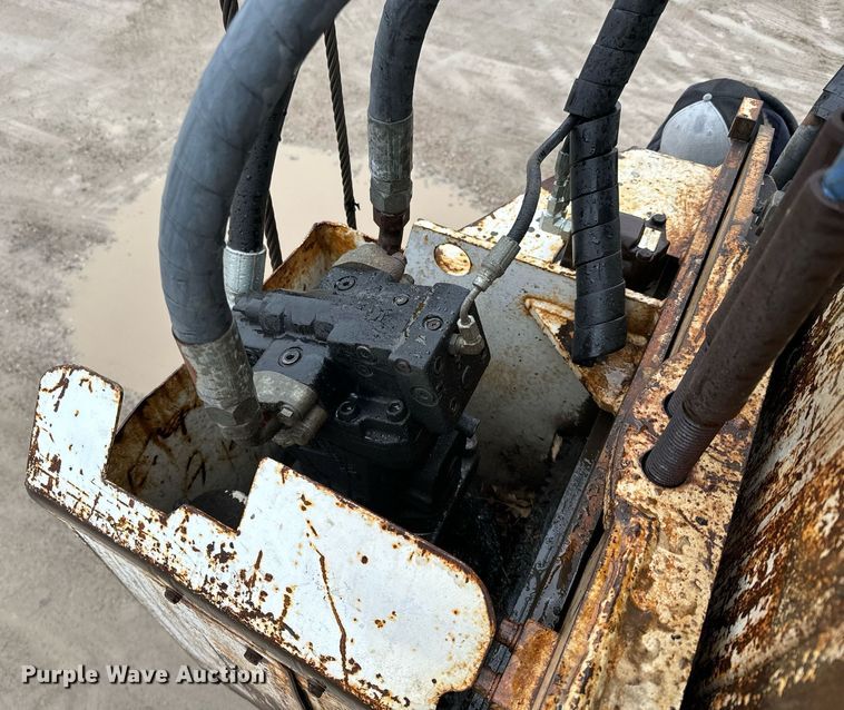 image for item NN9367 1990 International  4900 drilling rig truck