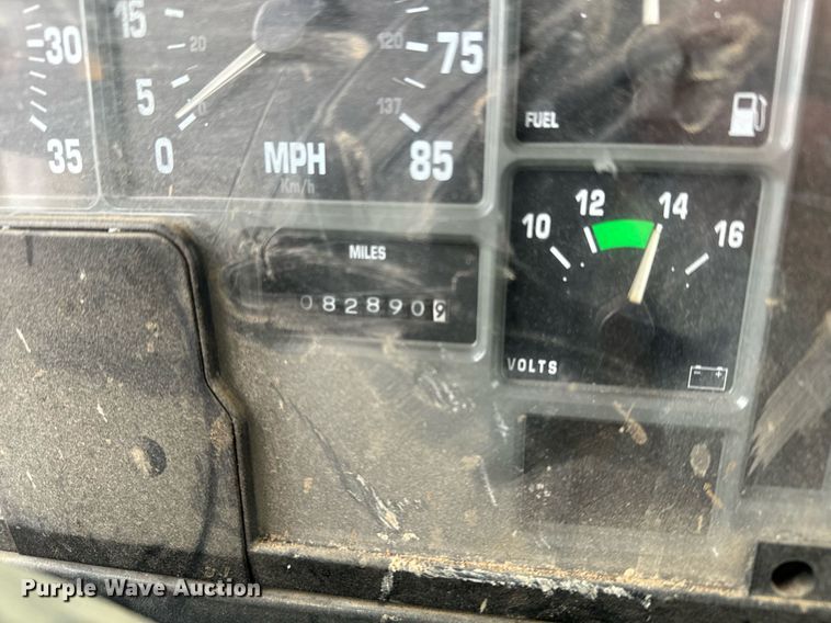 image for item NN9367 1990 International  4900 drilling rig truck